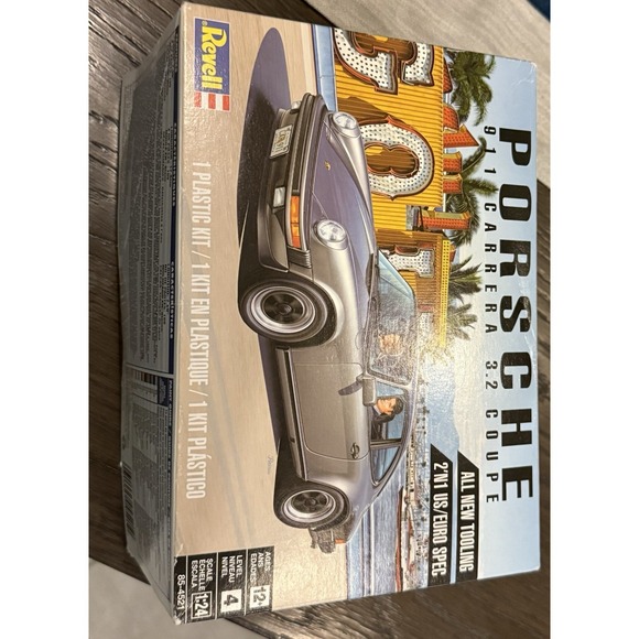 Revell Porsche 911 Carrera 3.2 Coupe 1:24 Scale Plastic Model Kit - Picture 5 of 6